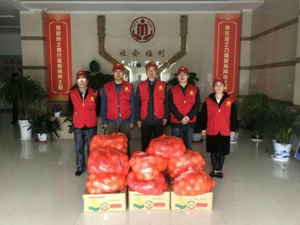 黨支部到(dao)兒童福利(li)院開展(zhan)送溫(wen)煗活(huo)動(dong).jpg